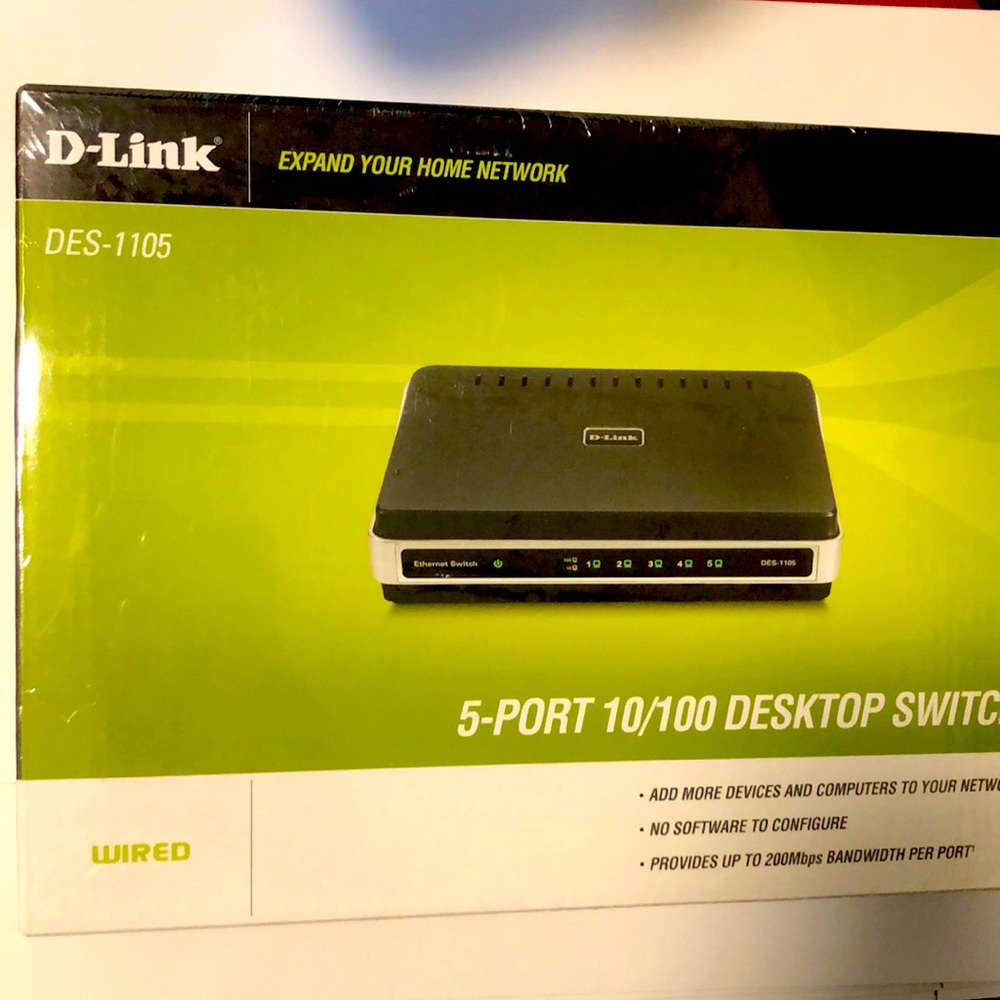 NIB D-Link 5-port 10/100 desktop switch DES-1105